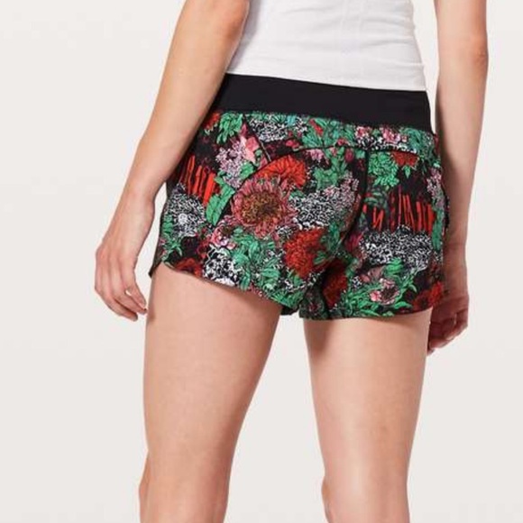 Lululemon Run Times Short II *4" Zen Garden Multi / Black | size 6 - Picture 7 of 9